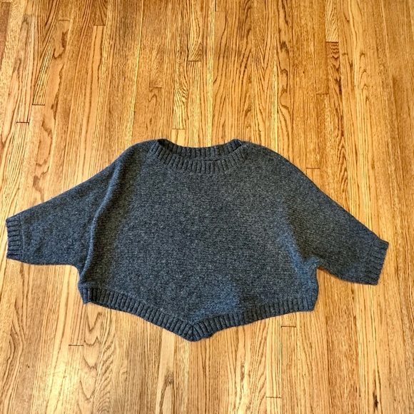 Vince Baby Alpaca and Wool Gray Poncho Sweater size XS - Charcoal Gray - Picture 6 of 8